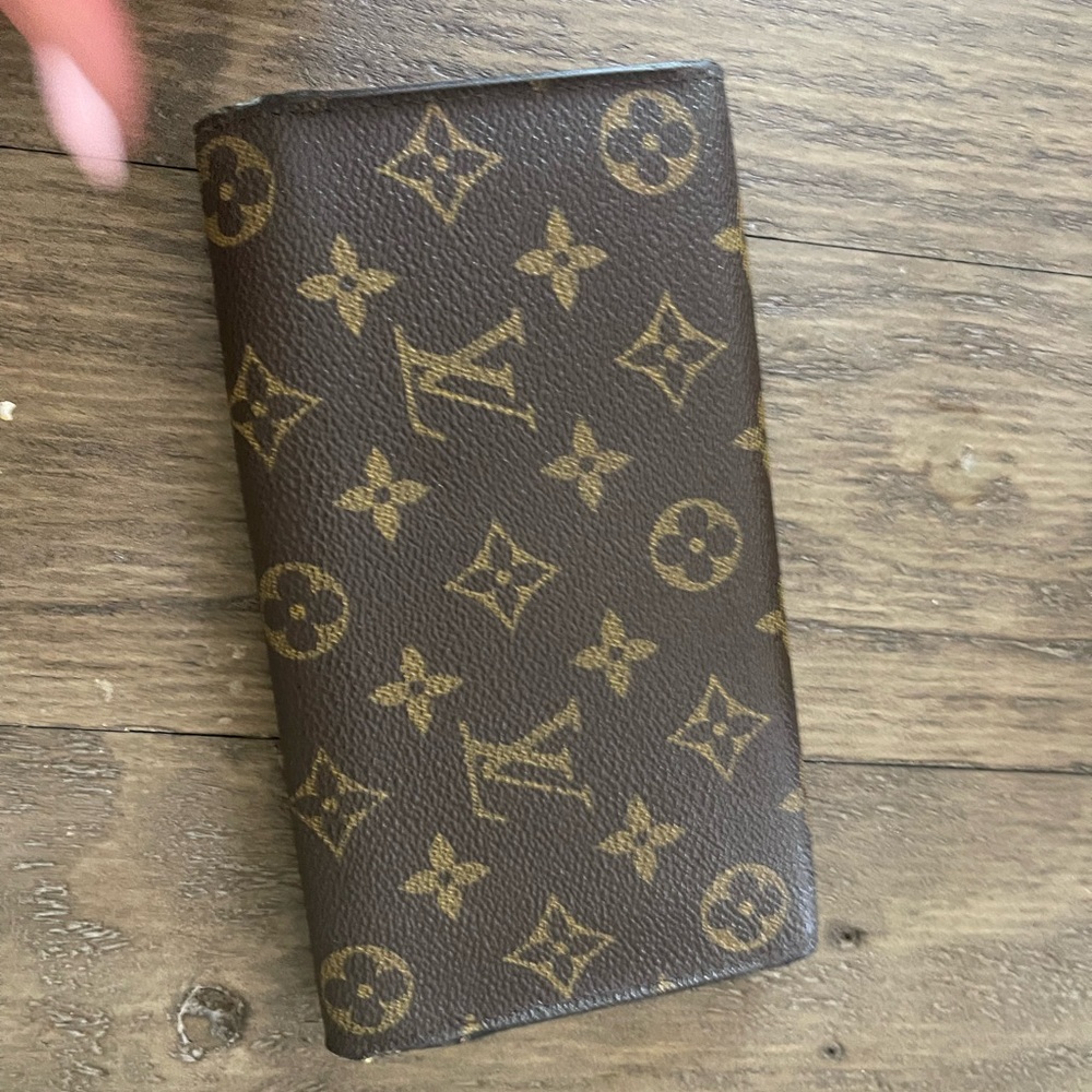 Louis Vuitton tri fold wallet